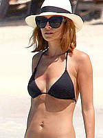 Nicole Richie caught in bikini on the beach