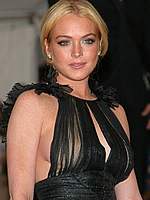 Lindsay Lohan showing side a boob