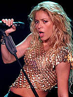 Shakira sexy in concert at the Oracle arena
