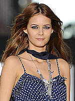 Flavia De Oliveira shows legs runway shots