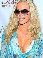 Kendra Wilkinson shows legs & cleavage shots